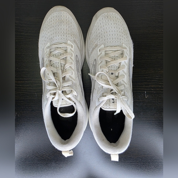 Brooks Levitate 6 Wht Oyster/Mushroom Grey Running Shoe 1103951D-126 Men10 Med D main image 6